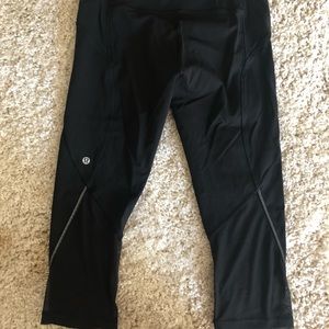 Lululemon black running crops size 6